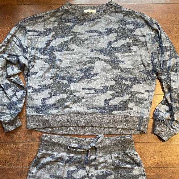 Z Supply Zoa Camo Marled Top and Joggers Set - Picture 3 of 7